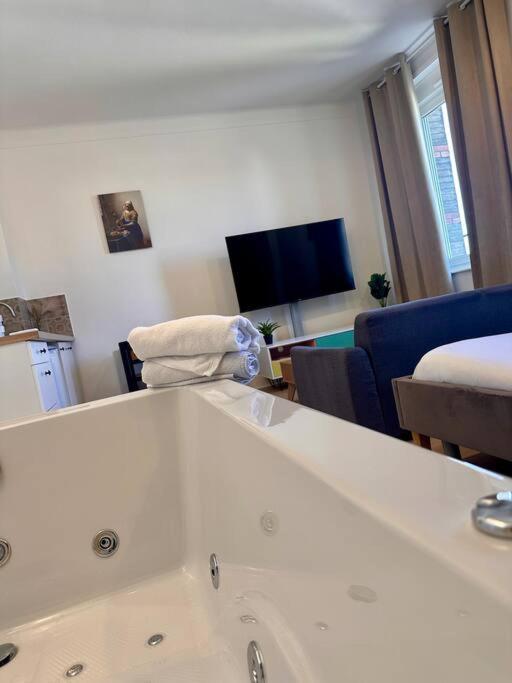 Britich 3D: Suite Spa Prive, Clim, Thermal/Artem น็องซี ภายนอก รูปภาพ