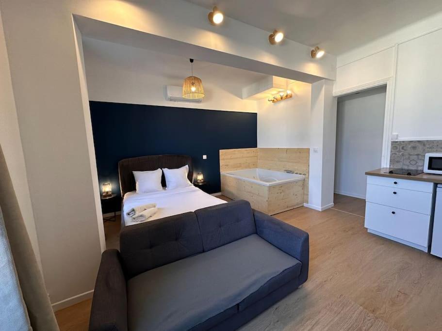 Britich 3D: Suite Spa Prive, Clim, Thermal/Artem น็องซี ภายนอก รูปภาพ