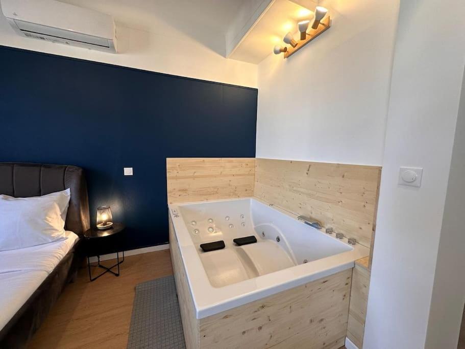Britich 3D: Suite Spa Prive, Clim, Thermal/Artem น็องซี ภายนอก รูปภาพ